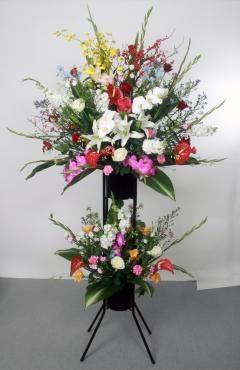 お祝いで東京文化会館にスタンドのお花をお届けしました。｜「花恭」　（東京都台東区の花キューピット加盟店 花屋）のブログ