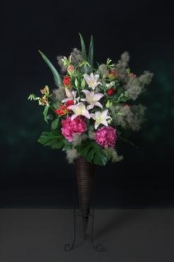 中央区　銀座　マリオットホテルにお祝いのスタンド花をお届けしました。｜「花恭」　（東京都台東区の花キューピット加盟店 花屋）のブログ