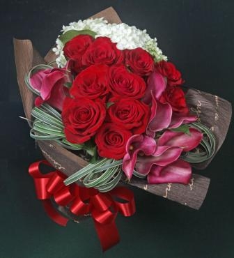男性から女性に花を贈るフラワーバレンタイン用に赤薔薇の花束を頼まれました♪｜「花恭」　（東京都台東区の花キューピット加盟店 花屋）のブログ
