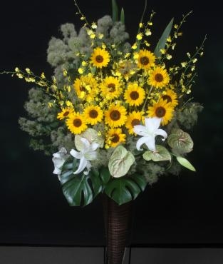 中央区　日本橋のお店のお祝いのスタンド花をお届けしました。｜「花恭」　（東京都台東区の花キューピット加盟店 花屋）のブログ