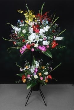 千代田区丸の内にお祝いのスタンド花をお届けしました。｜「花恭」　（東京都台東区の花キューピット加盟店 花屋）のブログ