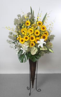 千代田区丸の内の会社にお祝いの胡蝶蘭・スタンド花をお届けしました。｜「花恭」　（東京都台東区の花キューピット加盟店 花屋）のブログ