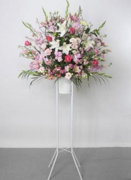 新宿区新宿村へのお祝いのスタンド花をお届けしました。｜「花恭」　（東京都台東区の花キューピット加盟店 花屋）のブログ