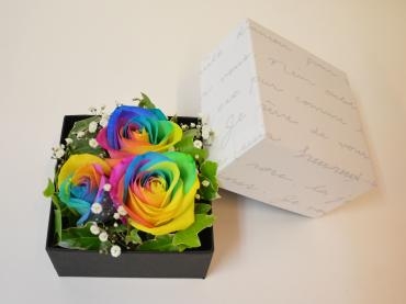 兵庫県の方からバレンタインのプレゼントとしてレインボーローズボックスのご注文をいただきました。｜「花恭」　（東京都台東区の花キューピット加盟店 花屋）のブログ