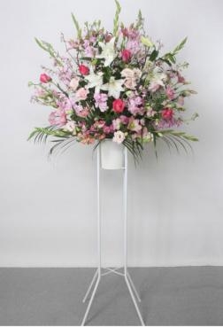台東区　根岸の東京キネマ倶楽部にお祝いのスタンド花をお届けしました。｜「花恭」　（東京都台東区の花キューピット加盟店 花屋）のブログ
