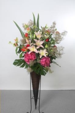 東京キネマ倶楽部にお祝いのスタンド花をお届けしました。｜「花恭」　（東京都台東区の花キューピット加盟店 花屋）のブログ