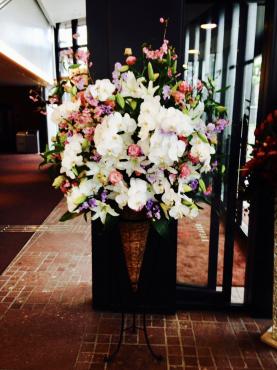 台東区上野のお店にお祝いのスタンド花をお届けしました｜「花恭」　（東京都台東区の花キューピット加盟店 花屋）のブログ