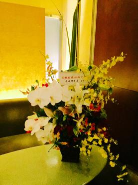 中央区銀座のクラブ。ミューズアミューズにお祝いのアレンジをお届けしました｜「花恭」　（東京都台東区の花キューピット加盟店 花屋）のブログ