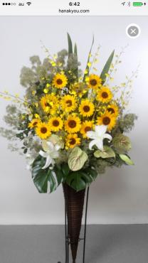 台東区　浅草の浅草公会堂にお祝いのスタンド花をお届けしました。｜「花恭」　（東京都台東区の花キューピット加盟店 花屋）のブログ