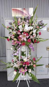 墨田区錦糸の銀座パリスにお祝い用のスタンド花をお届けしました。  ｜「花恭」　（東京都台東区の花キューピット加盟店 花屋）のブログ