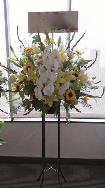 千代田区神田のお店にお祝いのスタンド花をお届けしました。｜「花恭」　（東京都台東区の花キューピット加盟店 花屋）のブログ