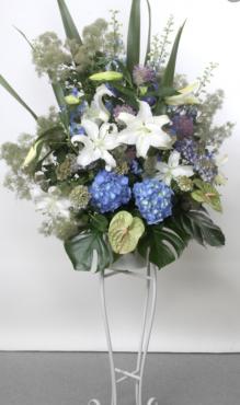 江東区青海Zepp TOKYOにお祝いのスタンド花をお届けしました。｜「花恭」　（東京都台東区の花キューピット加盟店 花屋）のブログ