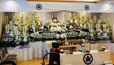 台東区　徳運会館にて葬儀の花を納品しました。｜「花恭」　（東京都台東区の花キューピット加盟店 花屋）のブログ