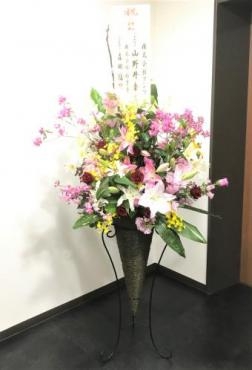 港区赤坂の会社様に御祝いのスタンド花を お届けしました。｜「花恭」　（東京都台東区の花キューピット加盟店 花屋）のブログ