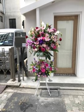 台東区　上野のラーメン屋さんに御祝いのスタンド花をお届けしました。｜「花恭」　（東京都台東区の花キューピット加盟店 花屋）のブログ