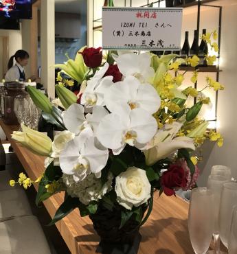 江東区富岡のレストランに御祝いのアレンジをお届けいたしました。  ４５０５３　台東区松が谷　（株）花恭　０３３８４１３５８３｜「花恭」　（東京都台東区の花キューピット加盟店 花屋）のブログ