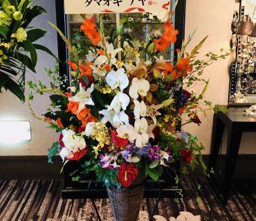 港区海岸のインターコンチホテルにお祝いのスタンド花をお届けしました。｜「花恭」　（東京都台東区の花キューピット加盟店 花屋）のブログ