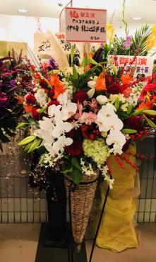 渋谷区　道玄坂のシブゲキにお祝いのスタンド花をお届けしました。 　　　　　 45053　台東区松が谷　(株)花恭　0338413583｜「花恭」　（東京都台東区の花キューピット加盟店 花屋）のブログ