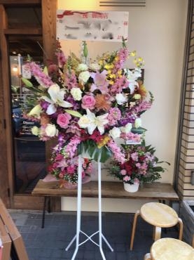 台東区　上野のお店にお祝いでスタンド花をお届けしました。  45053　台東区　花恭　0338413583｜「花恭」　（東京都台東区の花キューピット加盟店 花屋）のブログ