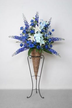 六本木のシアターにお祝いのスタンド花をお届けしました。｜「花恭」　（東京都台東区の花キューピット加盟店 花屋）のブログ