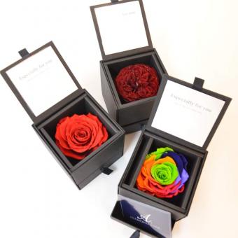 母の日にレインボーローズのプリザをお届けしました。｜「花恭」　（東京都台東区の花キューピット加盟店 花屋）のブログ